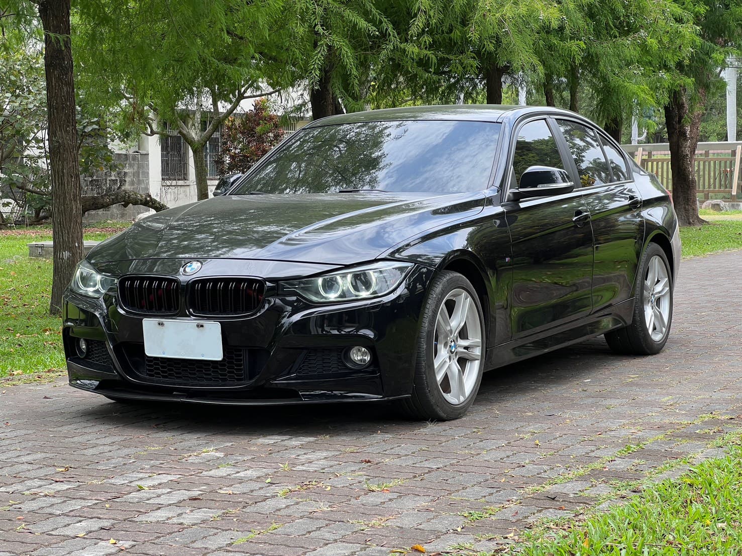 2013 BMW F30 316I 車頭實拍 2013 BMW F30 316I 車頭實拍