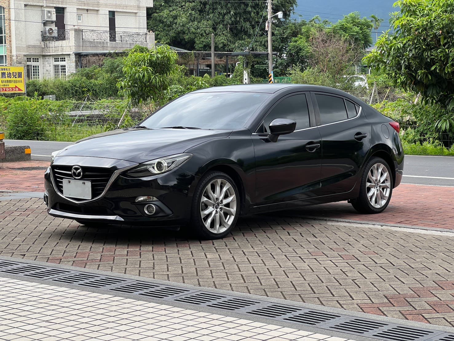 2016 MAZDA 魂動馬三 4D 車頭實拍 2016 MAZDA 魂動馬三 4D 車頭實拍