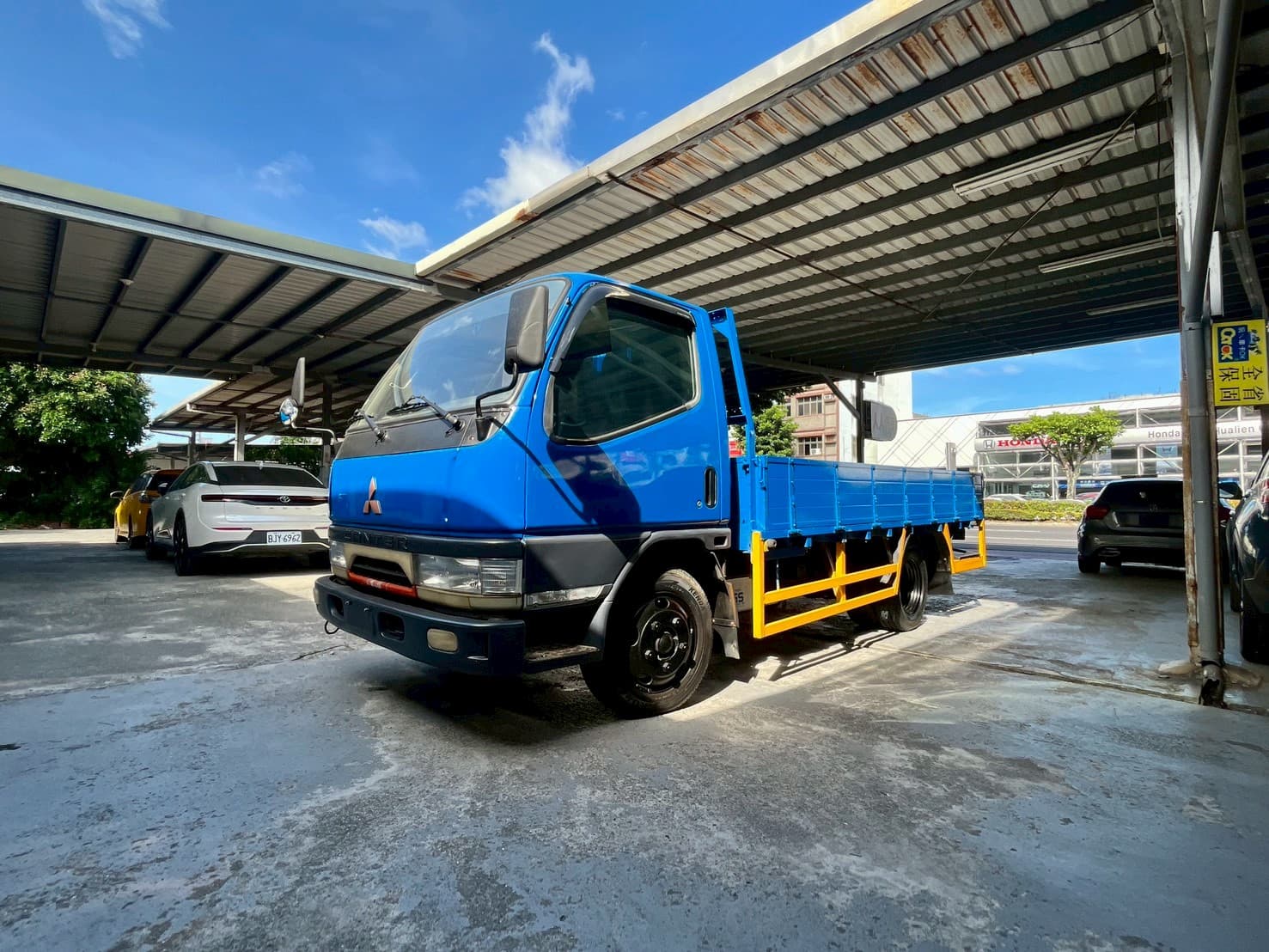 2006 MITSUBISHI 3噸半 堅達 加長斗 車頭實拍 2006 MITSUBISHI 3噸半 堅達 加長斗 車頭實拍