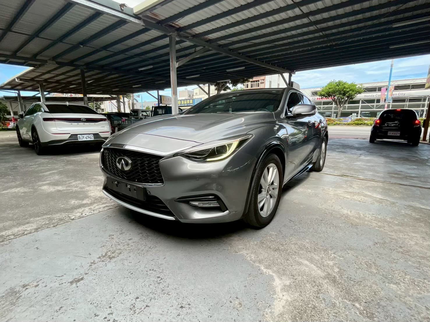 2016 INFINITI Q30 旗艦 車頭實拍 2016 INFINITI Q30 旗艦 車頭實拍
