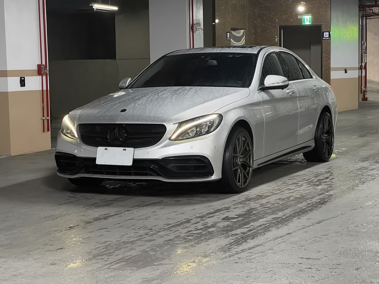 2014 M-Benz 總代理 W205 C200 Exclusive 車頭實拍 2014 M-Benz 總代理 W205 C200 Exclusive 車頭實拍
