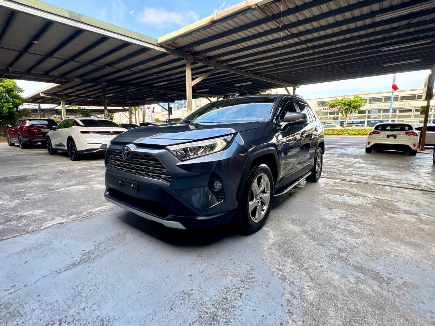 2019 TOYOTA RAV4 尊爵版 車頭實拍 2019 TOYOTA RAV4 尊爵版 車頭實拍