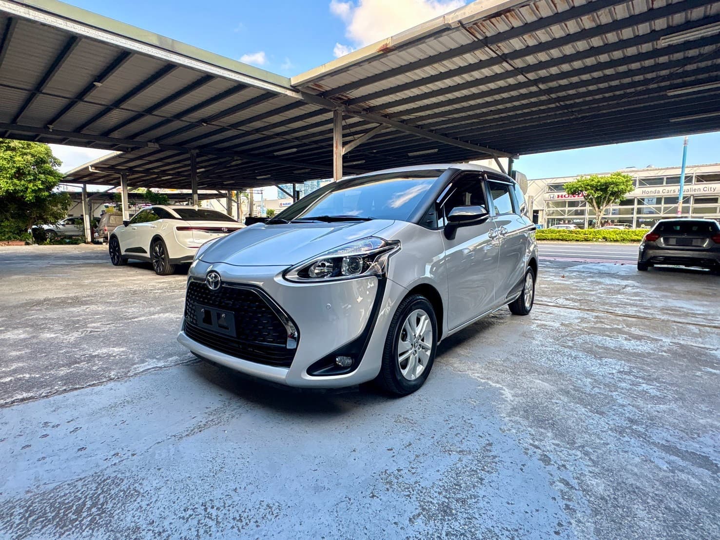 2021 TOYOTA SIENTA 雙電動滑門 車頭實拍 2021 TOYOTA SIENTA 雙電動滑門 車頭實拍